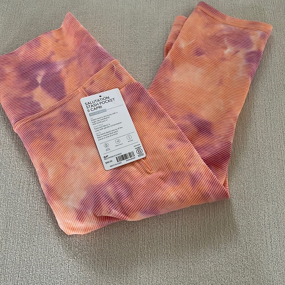 NWT Athleta Salutation Stash Pocket Capri